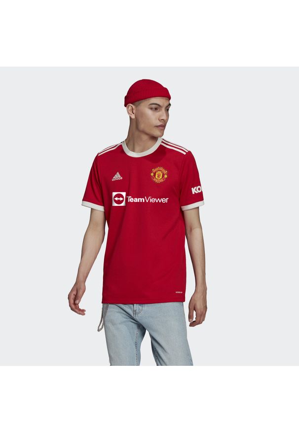 Adidas - Koszulka domowa Manchester United 2021/22. Kolor: czerwony. Materiał: materiał. Sport: piłka nożna