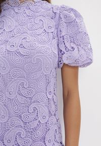 Born2be - Fioletowa Koronowa Sukienka ze Stójką i Bufiastym Rękawem Suminori. Typ kołnierza: kołnierzyk stójkowy. Kolor: fioletowy. Materiał: koronka. Długość: mini #3