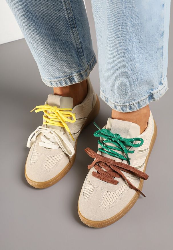 Renee - Beżowe Sneakersy z Geometrycznymi Paskami i Podwójnym Wiązaniem Florlevi. Okazja: na co dzień. Zapięcie: pasek. Kolor: beżowy. Wzór: geometria