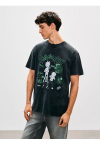 Sinsay - Bawełniana koszulka comfort z nadrukiem Rick & Morty - czarny. Kolor: czarny. Materiał: bawełna. Wzór: nadruk