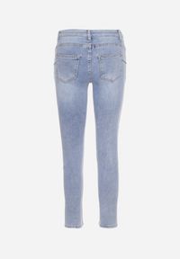 Born2be - Niebieskie Jeansy Skinny z Przetarciami i Niskim Stanem Teffania. Okazja: na co dzień. Stan: obniżony. Kolor: niebieski. Styl: casual, klasyczny