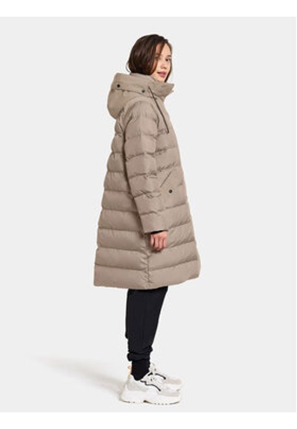 Didriksons Parka Fay Wns Parka 504524 Beżowy Regular Fit. Kolor: beżowy. Materiał: syntetyk