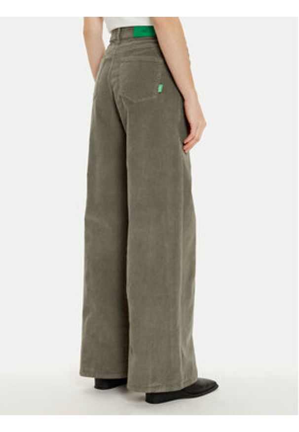 United Colors of Benetton - United Colors Of Benetton Jeansy 41ULDE029 Khaki Wide Fit. Kolor: brązowy