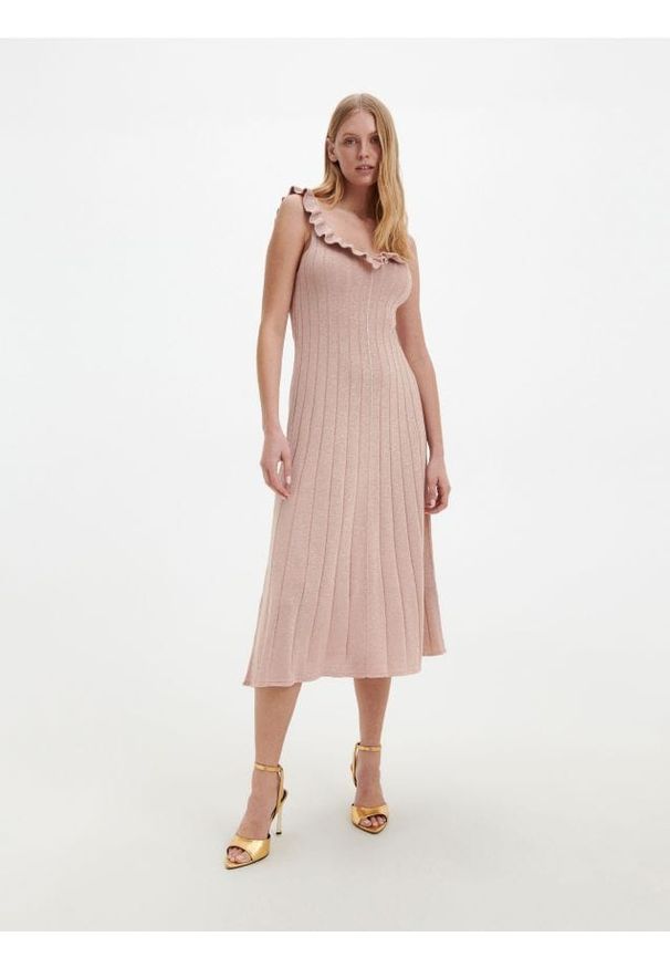 Reserved - Sukienka z prążkowanej dzianiny - kremowy. Kolor: kremowy. Materiał: dzianina, prążkowany