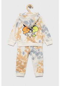 Guess dres bawełniany niemowlęcy kolor beżowy. Okazja: na co dzień. Kolor: beżowy. Materiał: bawełna, dresówka. Długość: długie. Styl: casual #2