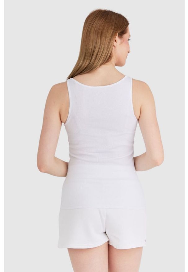 Guess - GUESS Biały top damski z logo z koralików. Kolor: biały. Materiał: bawełna. Wzór: nadruk