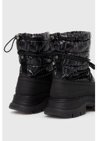 Karl Lagerfeld Śniegowce kolor czarny. Nosek buta: okrągły. Zapięcie: sznurówki. Kolor: czarny. Materiał: guma