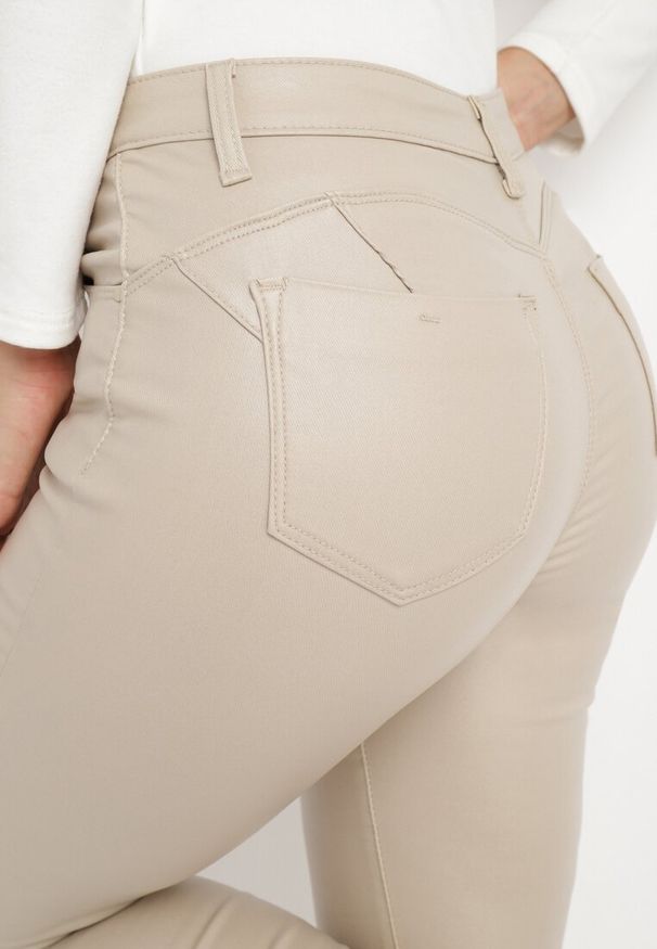 Born2be - Beżowe Spodnie Skinny z Ekoskóry o Fasonie Push Up Nanseni. Kolor: beżowy. Materiał: skóra