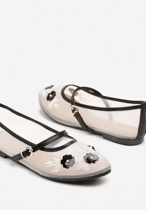 Renee - Czarne Balerinki Transparentne w Stylu Mary Jane z Kwiatowymi Zdobieniami Nelritia. Zapięcie: pasek. Kolor: czarny. Materiał: jeans. Wzór: kwiaty, aplikacja. Obcas: na obcasie. Wysokość obcasa: niski