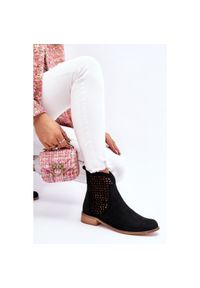 Zamszowe Botki Nicole 2791/028 Czarne. Kolor: czarny. Materiał: zamsz. Wzór: ażurowy. Obcas: na obcasie. Wysokość obcasa: niski #10