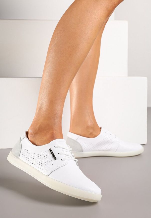 Born2be - Białe Skórzane Półbuty Sneakersy Ozdobione Perforacją Dolamiria. Okazja: na co dzień. Kolor: biały. Materiał: skóra. Wzór: aplikacja. Styl: klasyczny, casual