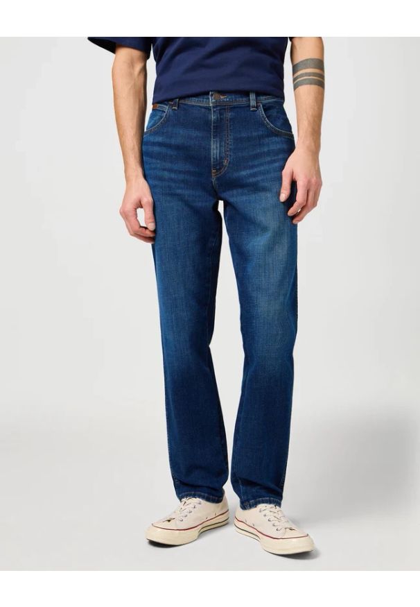 Wrangler - MESKIE SPODNIE WRANGLER TEXAS SLIM VINTAGE STORM 112362312. Styl: vintage