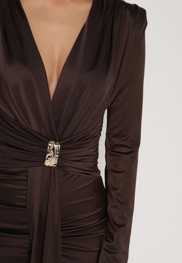 Born2be - Brązowa Elegancka Sukienka z Trenem i Rozcięciem Atissa. Okazja: na imprezę. Kolor: brązowy. Wzór: aplikacja. Styl: elegancki