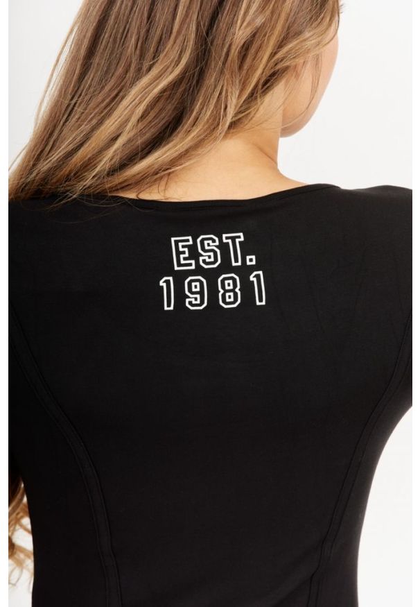 Guess - GUESS Czarne body z logo. Kolor: czarny