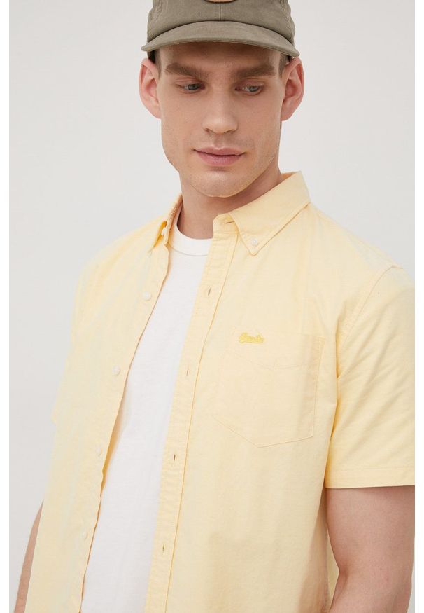 Superdry koszula bawełniana męska kolor żółty regular z kołnierzykiem button-down. Typ kołnierza: button down. Kolor: żółty. Materiał: bawełna. Długość rękawa: krótki rękaw. Długość: krótkie