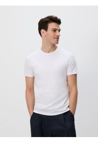 Reserved - T-shirt regular z modalem - biały. Kolor: biały. Materiał: dzianina