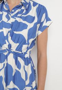 Born2be - Niebieska Taliowana Sukienka z Wiskozą z Geometrycznym Wzorem Galadira. Okazja: na spacer, na imprezę, na co dzień. Kolor: niebieski. Materiał: wiskoza. Wzór: geometria. Styl: casual, klasyczny #3