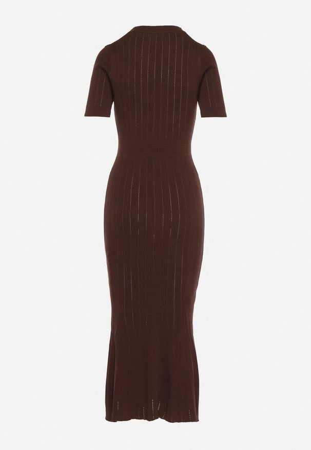 Born2be - Brązowa Dzianinowa Sukienka z Wiskozą o Taliowanym Kroju z Guzikami Fenallea. Okazja: do pracy, na spotkanie biznesowe. Kolor: brązowy. Materiał: dzianina, wiskoza. Styl: elegancki, biznesowy