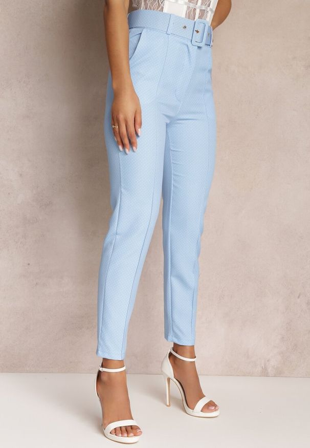 Renee - Niebieskie Materiałowe Spodnie z Wysokim Stanem i Paskiem Pylisa. Stan: podwyższony. Kolor: niebieski. Materiał: materiał. Styl: klasyczny