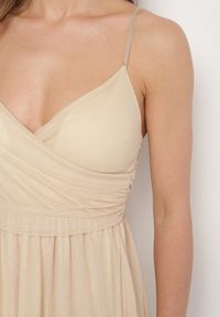 Born2be - Beżowa Sukienka Koktajlowa z Tiulową Siateczką Devinae. Okazja: na co dzień, na imprezę. Typ kołnierza: dekolt w kształcie V. Kolor: beżowy. Materiał: tiul. Długość rękawa: na ramiączkach. Sezon: lato. Styl: wizytowy #7