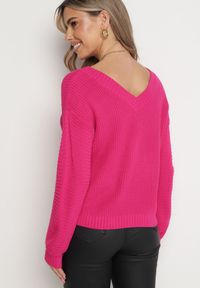 Born2be - Fuksjowy Sweter z Trójkątnym Dekoltem Selucce. Kolor: różowy. Materiał: dzianina. Długość rękawa: długi rękaw. Długość: długie. Sezon: jesień, zima #5