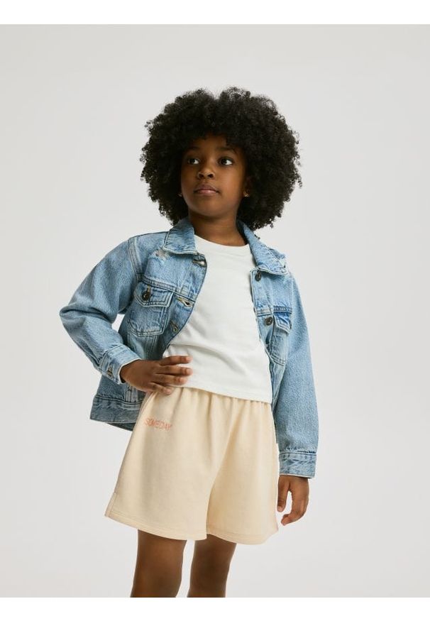 Reserved - Szorty z nadrukiem - beżowy. Kolor: beżowy. Materiał: dzianina, bawełna. Wzór: nadruk