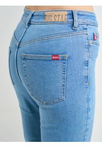 Big-Star - Jeansy damskie z rozszerzaną nogawką jasnoniebieskie Clara Flare 158. Okazja: na co dzień. Kolor: niebieski. Styl: casual, retro, elegancki, klasyczny #5