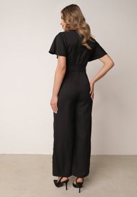 Born2be - Czarny Kombinezon VICES z Paskiem i Geometryczną Klamrą Elinassa. Okazja: do pracy. Kolor: czarny. Wzór: geometria. Styl: elegancki #7