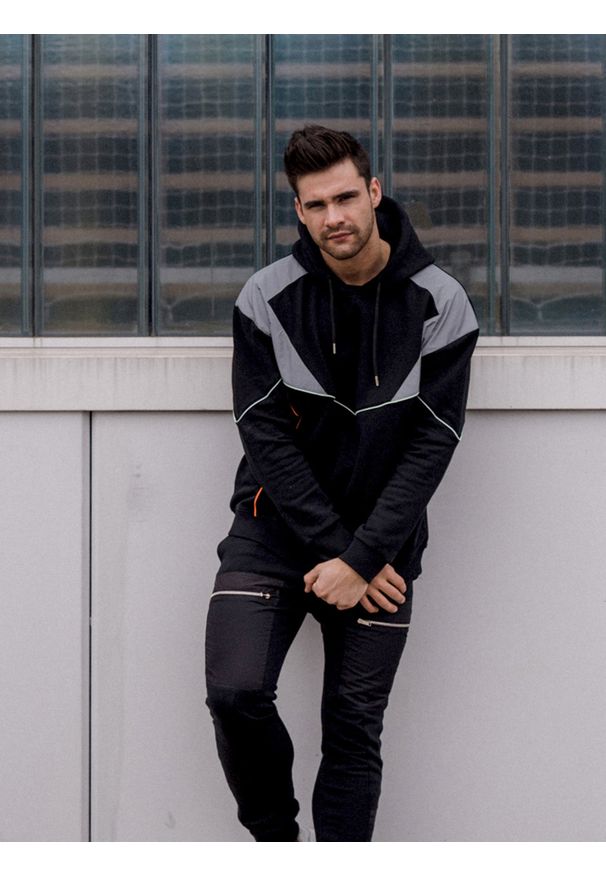 Les Hommes Bluza "Oversize" | LHH702750B | Oversize Hoodie | Mężczyzna | Czarny. Typ kołnierza: kaptur. Kolor: czarny. Materiał: bawełna. Wzór: aplikacja