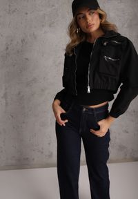 Renee - Czarny Dopasowany T-shirt z Marszczeniem z Bawełnianej Tkaniny w Prążki Assarena. Okazja: na co dzień. Kolor: czarny. Materiał: tkanina, bawełna. Wzór: prążki. Styl: elegancki, casual #3