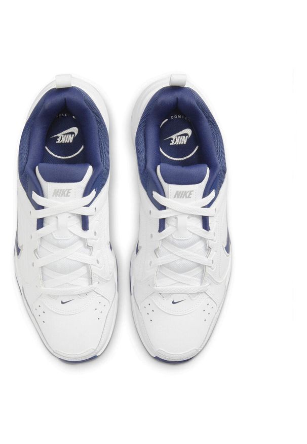 Buty do chodzenia męskie Nike Defyallday. Kolor: biały, wielokolorowy, niebieski. Materiał: tkanina, materiał, skóra, syntetyk. Sport: turystyka piesza