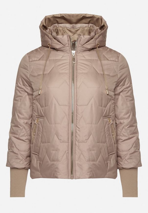 Born2be - Ciemnobeżowa Pikowana Kurtka z Kapturem i Przedłużonym Tyłem Tulunia. Okazja: na spacer. Typ kołnierza: kaptur. Kolekcja: plus size. Kolor: beżowy. Materiał: jeans. Wzór: aplikacja. Styl: elegancki