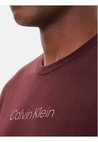 Calvin Klein T-Shirt Logo 30s LV04LD230G Bordowy Relaxed Fit. Kolor: czerwony. Materiał: bawełna