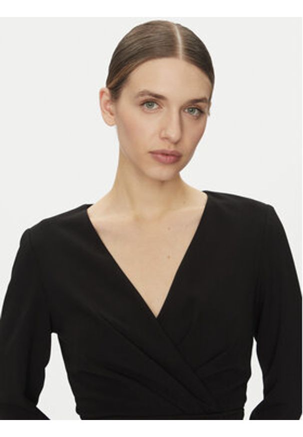 DKNY Sukienka koktajlowa DD4JI62A Czarny Slim Fit. Kolor: czarny. Materiał: syntetyk. Styl: wizytowy