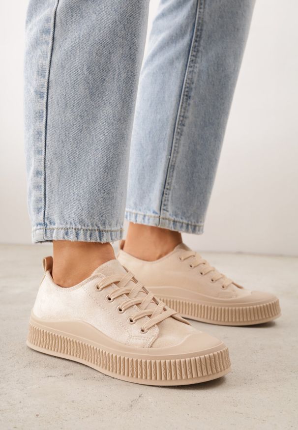 Born2be - Beżowe Trampki z Imitacji Zamszu z Nieregularną Podeszwą ze Żłobieniami Naranatea. Okazja: na co dzień, na randkę. Kolor: beżowy. Materiał: zamsz. Szerokość cholewki: normalna. Styl: casual