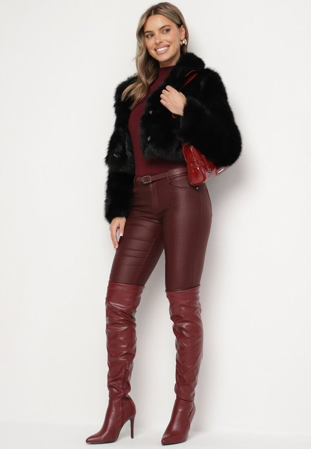 Born2be - Czarna Futerkowa Kurtka o Krótkim Kroju z Eleganckim Kołnierzem Tazamisa. Okazja: na co dzień. Kolor: czarny. Materiał: jeans. Długość: krótkie. Styl: elegancki