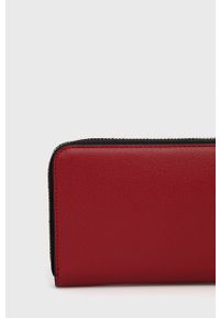Armani Exchange portfel damski kolor czerwony. Kolor: czerwony. Materiał: materiał. Wzór: gładki #3