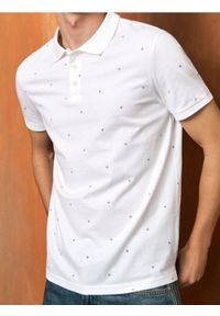 Sinsay - Koszulka polo ze wzorem - biały. Typ kołnierza: polo. Kolor: biały #1