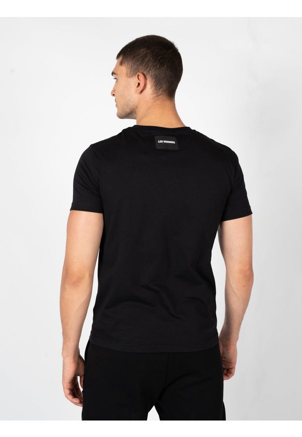 Les Hommes T-Shirt "New Logo" | LBT1009700P | Mężczyzna | Czarny. Kolor: czarny. Materiał: bawełna. Wzór: nadruk. Styl: elegancki, klasyczny