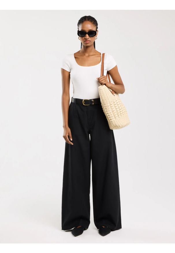Big-Star - Spodnie damskie z szeroką nogawką z dodatkiem lnu czarne Malu 907. Okazja: na co dzień. Stan: podwyższony. Kolor: czarny. Materiał: len. Sezon: lato. Styl: elegancki, casual, retro, klasyczny