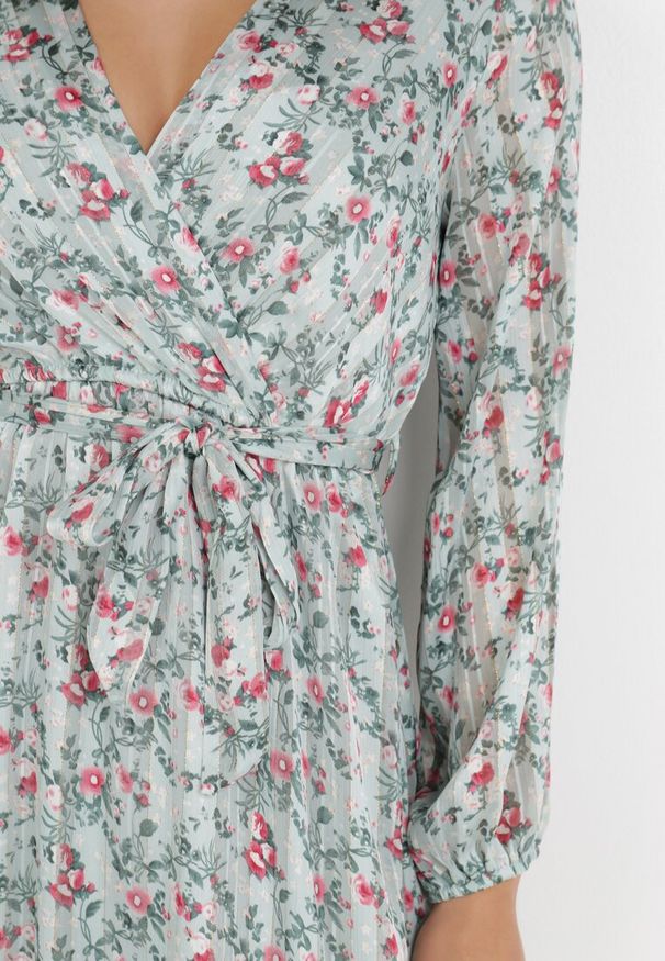 Born2be - Miętowa Sukienka Raikea. Kolor: miętowy. Materiał: materiał. Wzór: kwiaty. Typ sukienki: kopertowe. Długość: mini