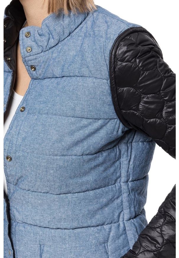 Wrangler - DAMSKA KURTKA PRZEJŚCIOWA WRANGLER EASY REVERSIBLE JACKET BLACK W4071VQ01. Materiał: materiał, denim. Styl: sportowy