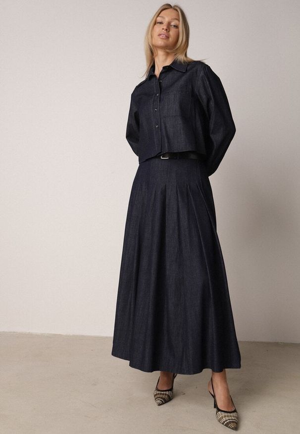 Born2be - Granatowy Bawełniano-Wiskozowy Komplet z Imitacji Jeansu Spódnica i Koszula Peshophi. Kolor: niebieski. Materiał: wiskoza, jeans, bawełna