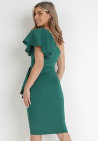 Born2be - Zielona Dopasowana Sukienka na Jedno Ramię z Falbanami Lelila. Kolor: zielony. Typ sukienki: asymetryczne. Styl: wizytowy. Długość: midi #4