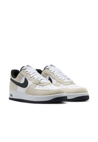 Nike - NIKE Air Force 1 '07 LV8 Sneakersy męskie. Kolor: beżowy. Materiał: materiał, syntetyk, guma, skóra. Szerokość cholewki: normalna. Model: Nike Air Force #4