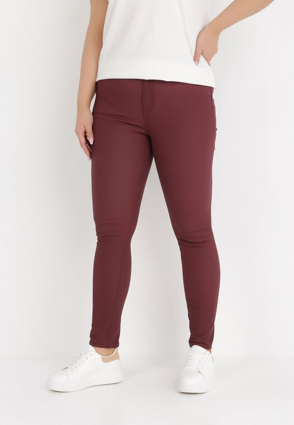 Born2be - Ciemnobordowe Spodnie Push-Up Harminca. Kolekcja: plus size. Kolor: czerwony