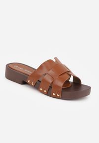 Born2be - Ciemnobrązowe Płaskie Klapki w Stylu Drewniaków Zdobione Nitami Snodea. Okazja: na co dzień. Kolor: brązowy. Materiał: jeans, len. Wzór: aplikacja. Sezon: lato. Styl: boho, casual #9