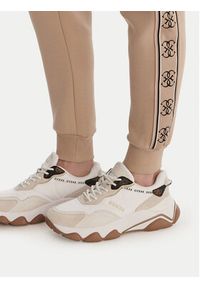 Guess Spodnie dresowe V2YB15 KB3P2 Beżowy Regular Fit. Kolor: beżowy. Materiał: syntetyk #3