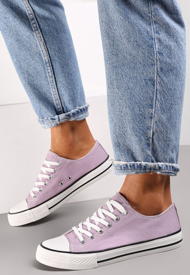 Renee - Fioletowe Trampki Lakellet. Okazja: na co dzień. Wysokość cholewki: przed kostkę. Kolor: fioletowy. Materiał: materiał, guma, jeans. Szerokość cholewki: normalna. Styl: casual, klasyczny