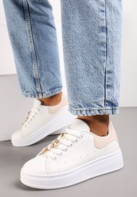 Renee - Biało-Beżowe Sneakersy na Platformie z Metaliczną Wstawką Grevaja. Kolor: biały. Materiał: jeans. Obcas: na platformie #3